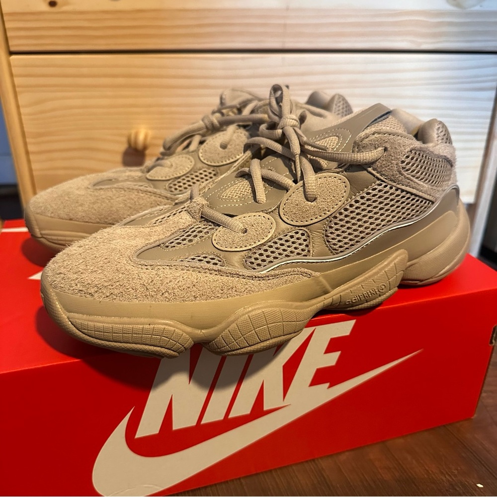 Yeezy 500 Light Taupe Sz M10